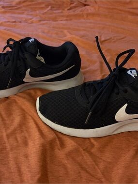 Nike Black and White Low-Top Trainers